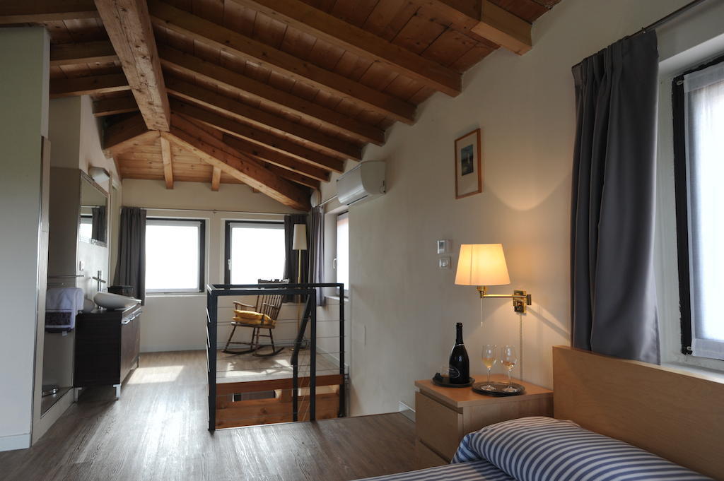 Monte Maino Bed & Breakfast Ντεζεντσάνο ντελ Γκάρντα Δωμάτιο φωτογραφία