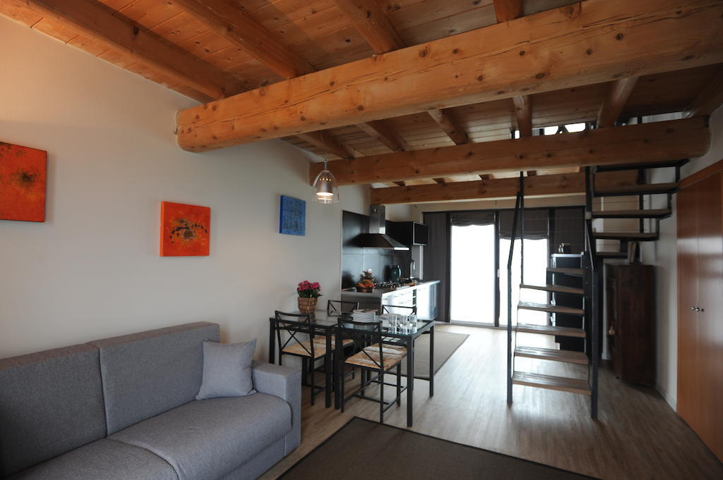 Monte Maino Bed & Breakfast Ντεζεντσάνο ντελ Γκάρντα Δωμάτιο φωτογραφία