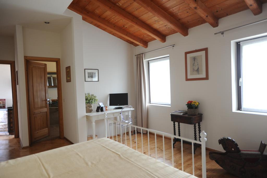 Monte Maino Bed & Breakfast Ντεζεντσάνο ντελ Γκάρντα Δωμάτιο φωτογραφία