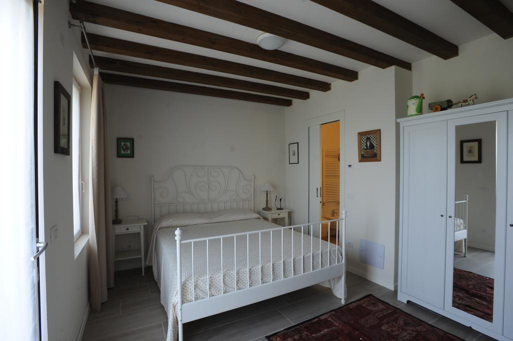 Monte Maino Bed & Breakfast Ντεζεντσάνο ντελ Γκάρντα Δωμάτιο φωτογραφία